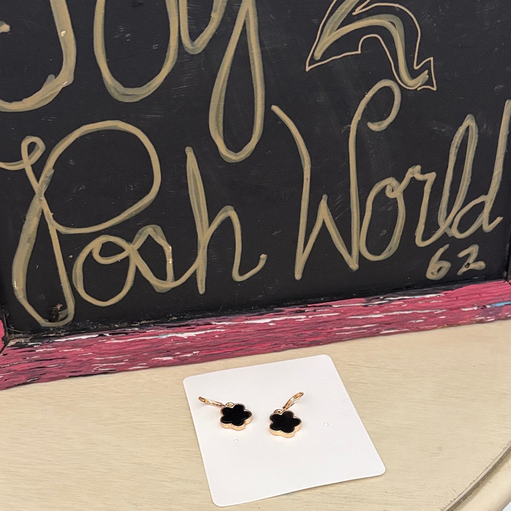 ☀️Chic Black Gold Clover Drop Earrings NWT ☀️ 3/$12